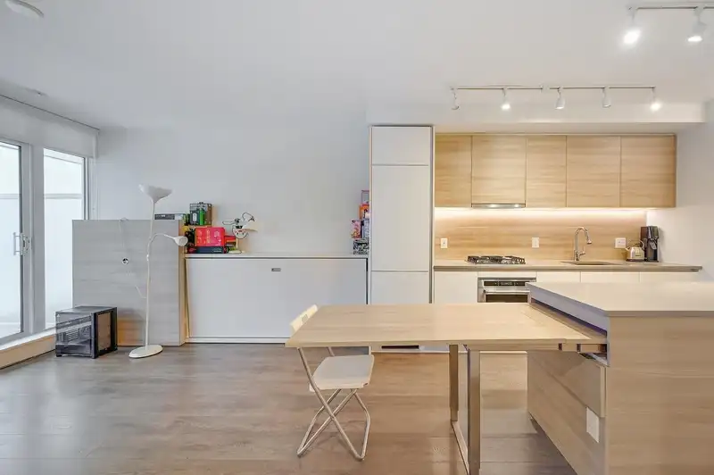 1605 525 FOSTER AVENUE - photo 4 of 20