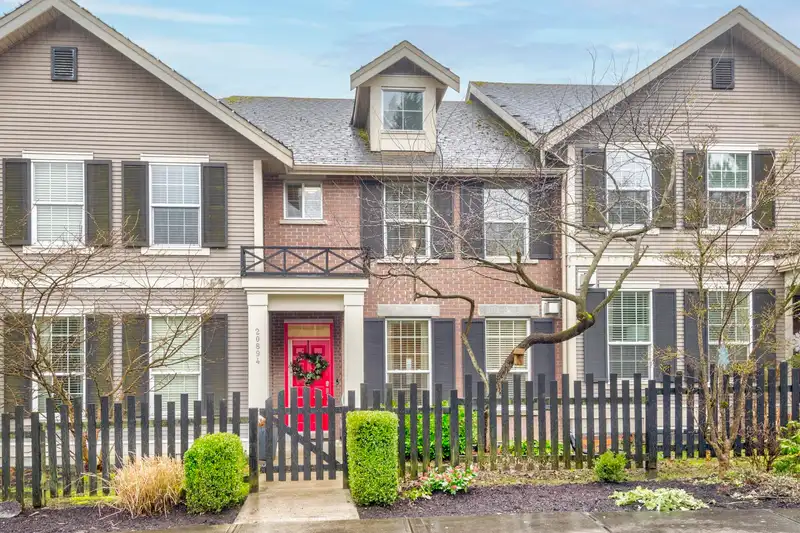 20894 72 AVENUE - photo 1 of 40