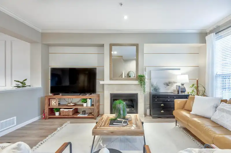 20894 72 AVENUE - photo 2 of 40
