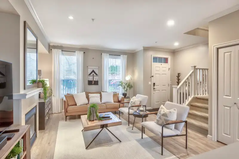 20894 72 AVENUE - photo 3 of 40