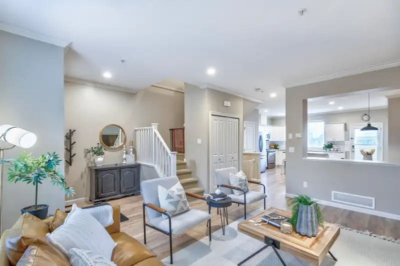 20894 72 AVENUE - photo 4 of 40