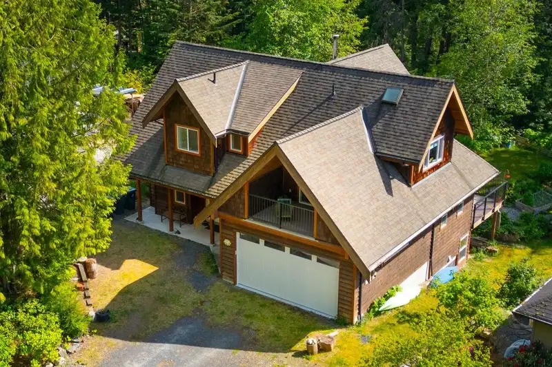 731 MINERAL CREEK CRESCENT - photo 2 of 40