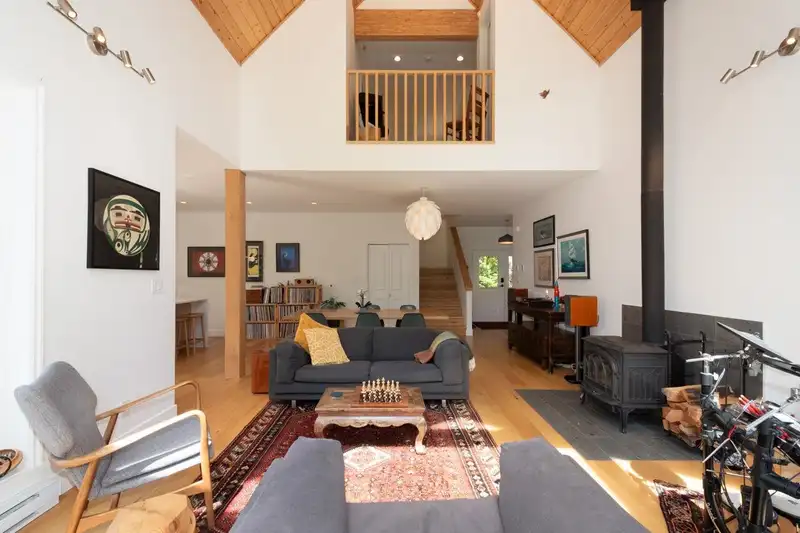 731 MINERAL CREEK CRESCENT - photo 4 of 40