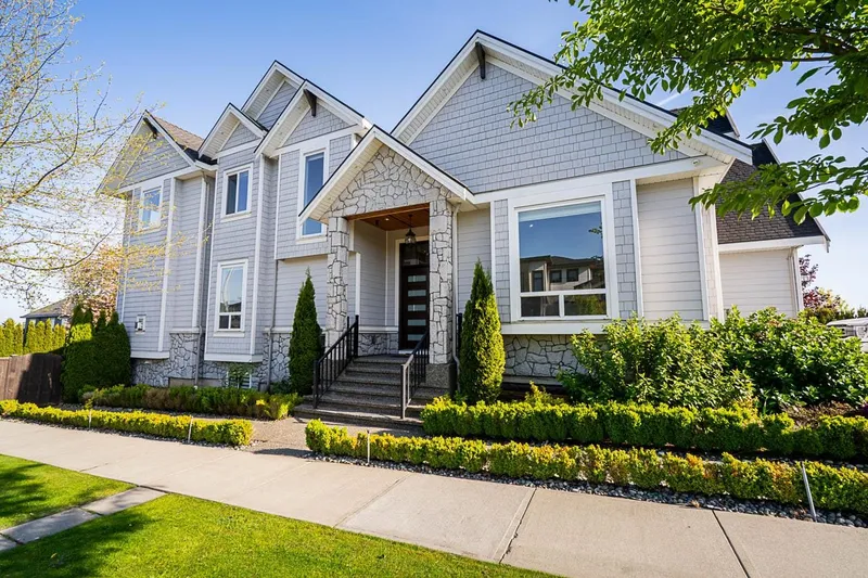 18712 55 AVENUE - photo 1 of 25