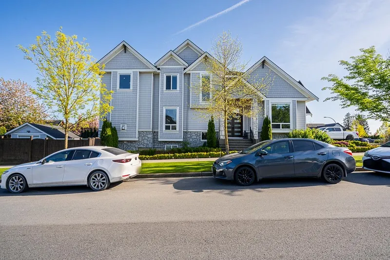 18712 55 AVENUE - photo 2 of 25