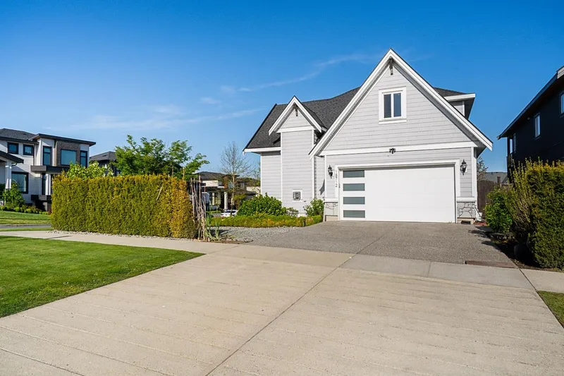 18712 55 AVENUE - photo 3 of 25