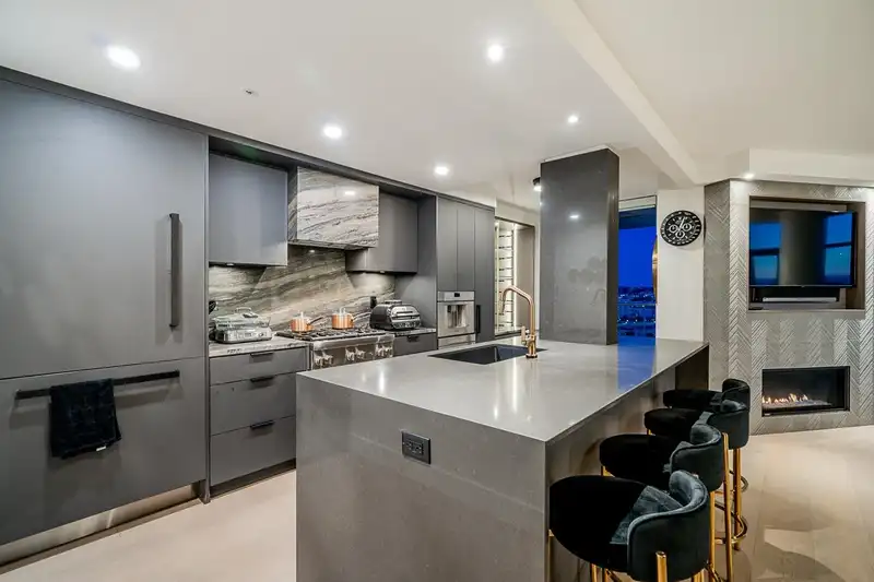 2207 198 AQUARIUS MEWS - photo 3 of 36