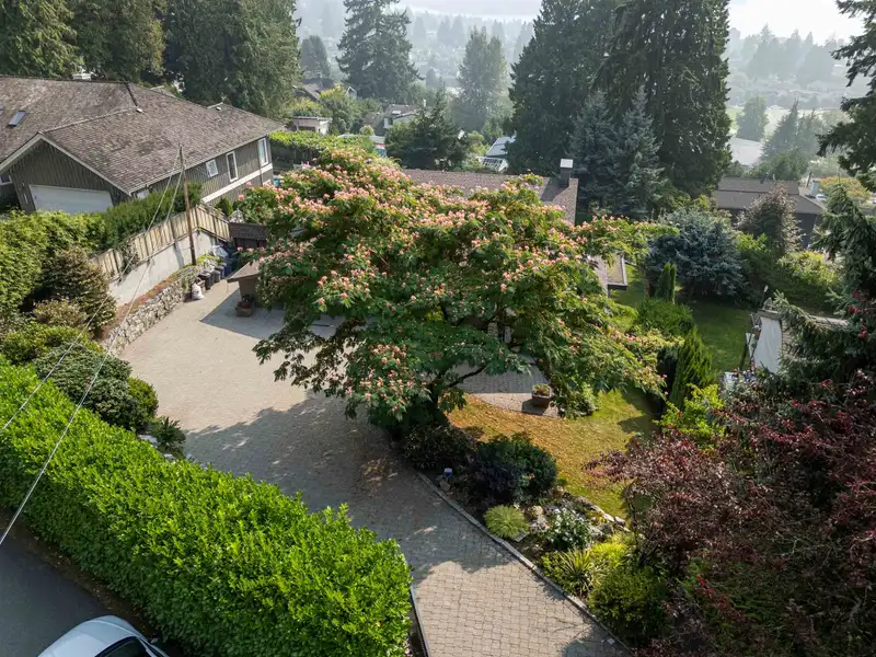 1240 NEPAL CRESCENT - photo 3 of 40
