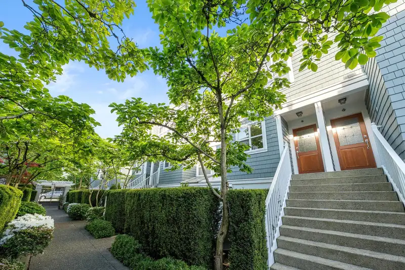207 669 W 7TH AVENUE - photo 4 of 25