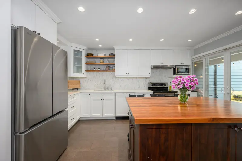 10 2590 AUSTIN AVENUE - photo 1 of 25