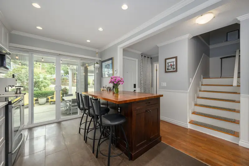 10 2590 AUSTIN AVENUE - photo 2 of 25