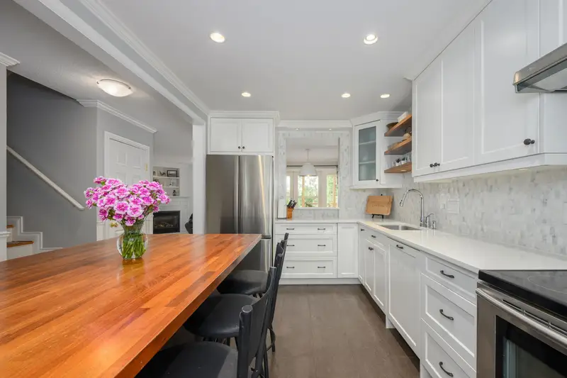 10 2590 AUSTIN AVENUE - photo 4 of 25