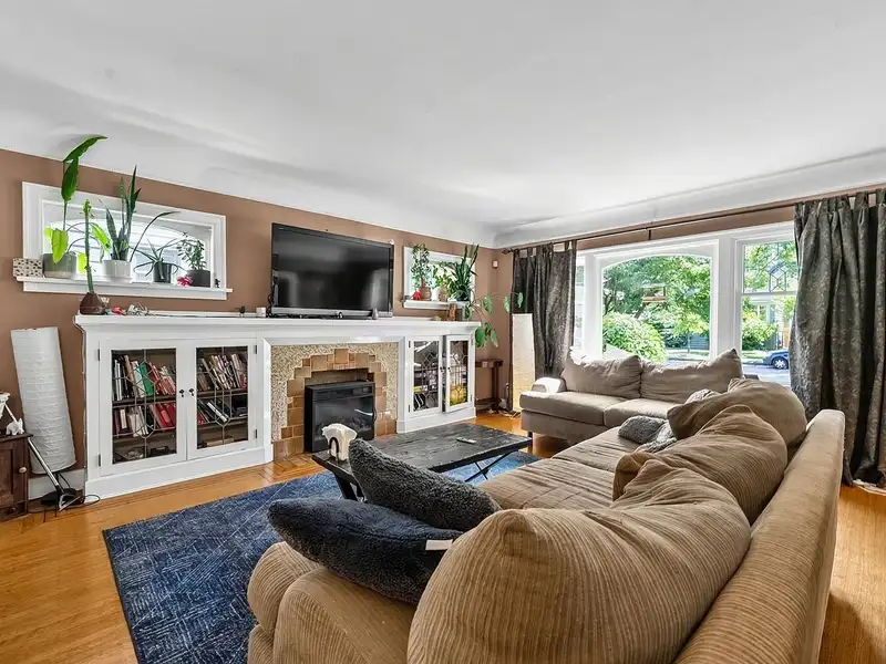2521 KITCHENER STREET - photo 3 of 24