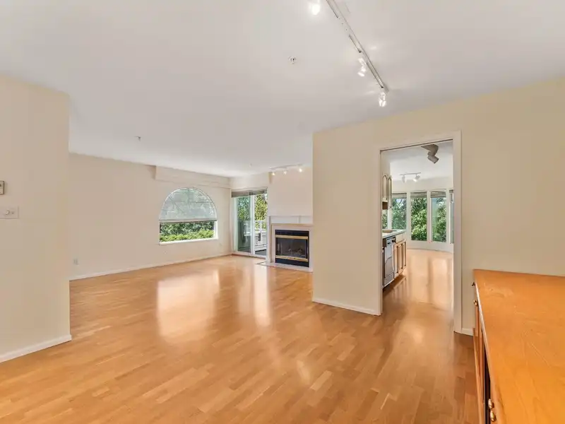 401 7620 COLUMBIA STREET - photo 3 of 28