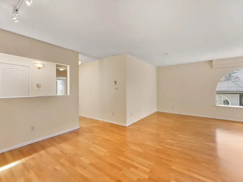 401 7620 COLUMBIA STREET - photo 4 of 28