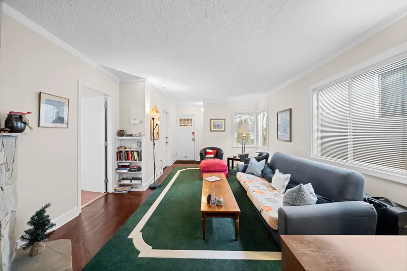 545 SKEENA STREET - photo 4 of 25