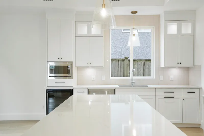 12641 15 AVENUE - photo 3 of 25