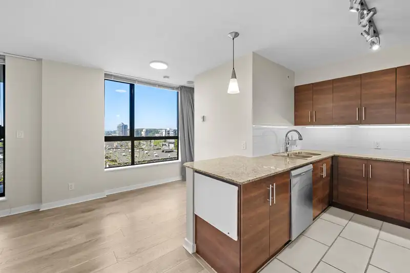 302 814 ROYAL AVENUE - photo 2 of 33