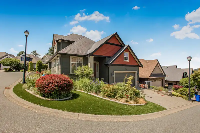 32 3800 GOLF COURSE DRIVE - photo 1 of 40