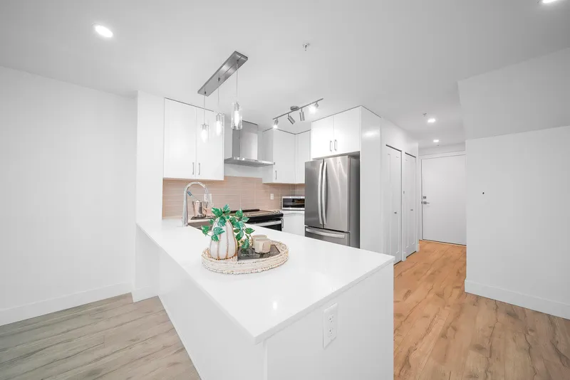 30 6328 KING GEORGE BOULEVARD - photo 3 of 13