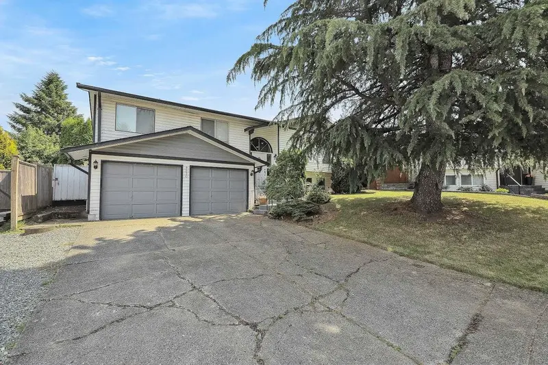 9230 212B STREET - photo 2 of 25