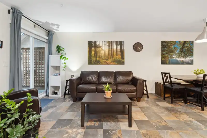 10 20543 96 AVENUE - photo 2 of 40