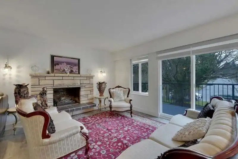 11130 64A AVENUE - photo 4 of 23
