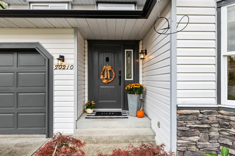 20210 121 AVENUE - photo 4 of 40