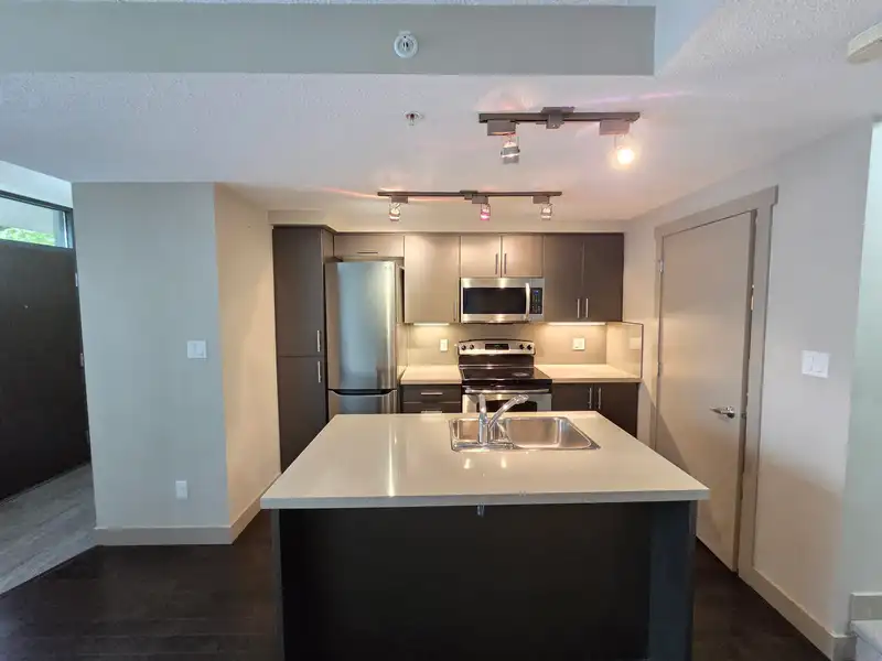 108 9009 CORNERSTONE MEWS - photo 2 of 20