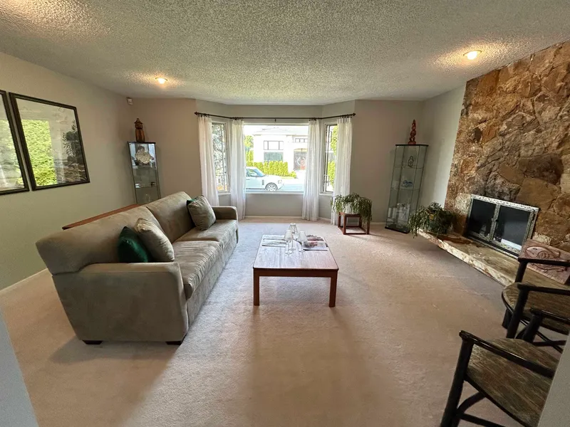 7560 WATERTON DRIVE - photo 4 of 19