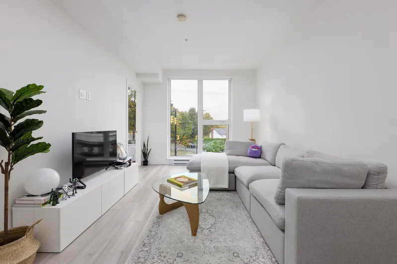 204 979 E 19TH AVENUE - photo 1 of 15