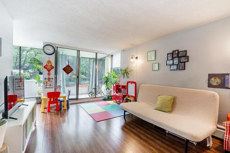 102 740 HAMILTON STREET - photo 3 of 35