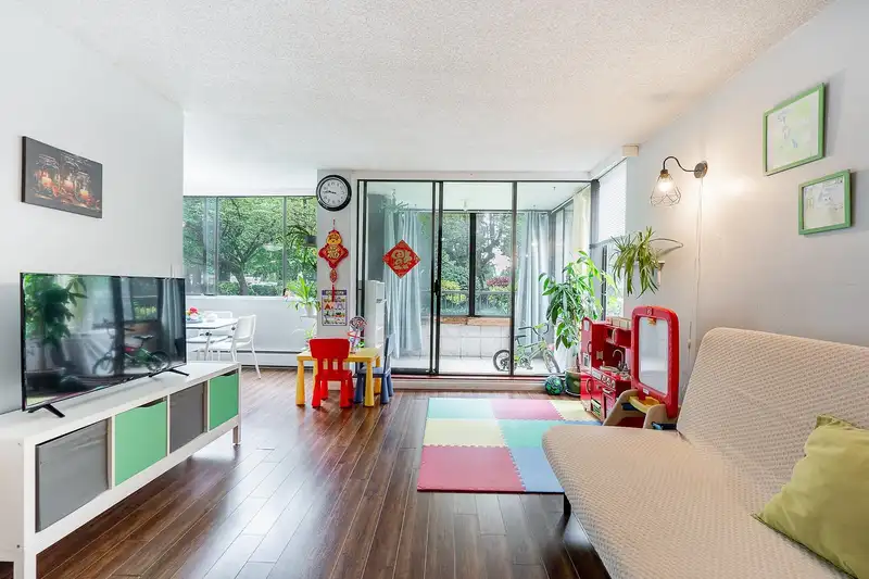 102 740 HAMILTON STREET - photo 4 of 35