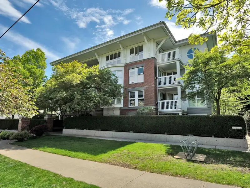 406 1858 W 5TH AVENUE - photo 1 of 25
