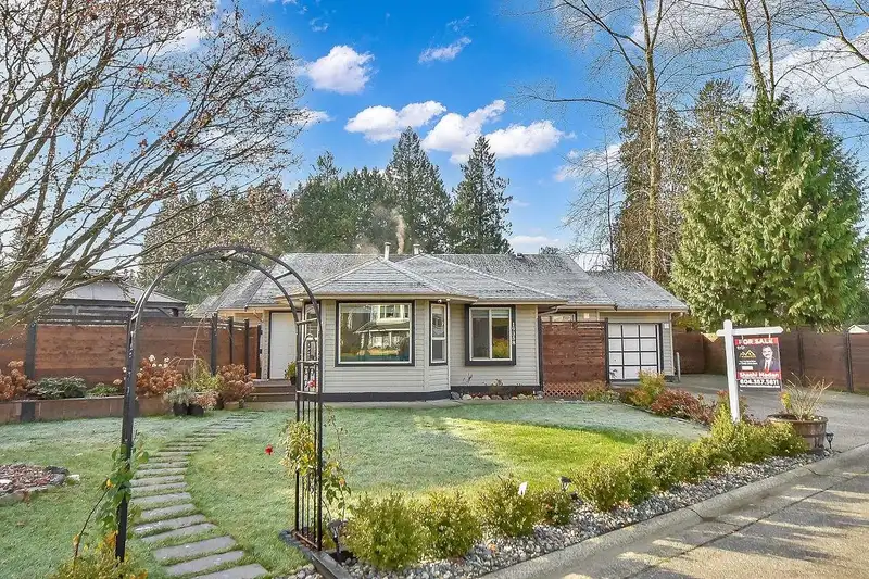19358 CUSICK CRESCENT - photo 2 of 34