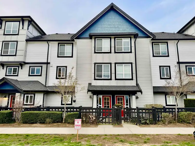 10 20856 76 AVENUE - photo 1 of 2