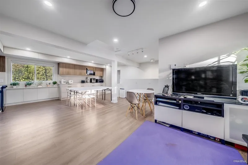 7843 WEDGEWOOD STREET - photo 2 of 24