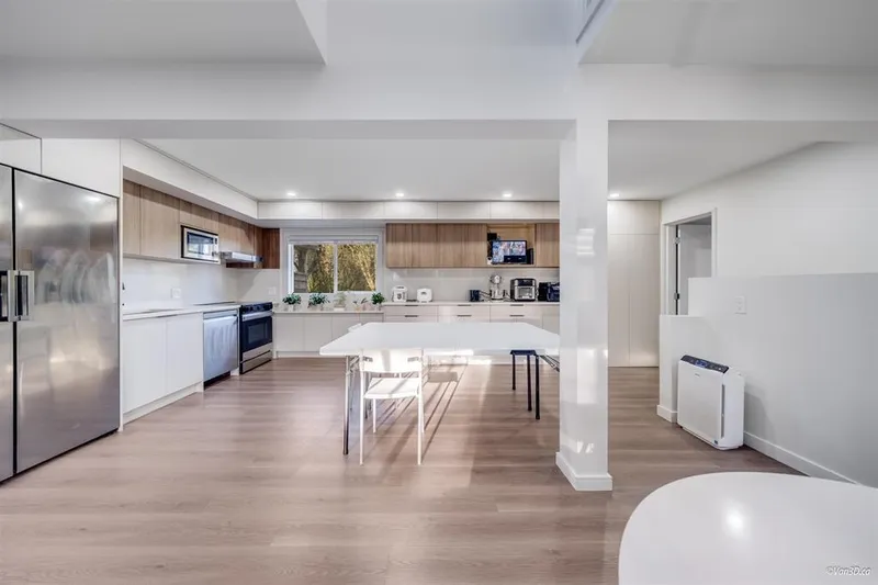 7843 WEDGEWOOD STREET - photo 3 of 24