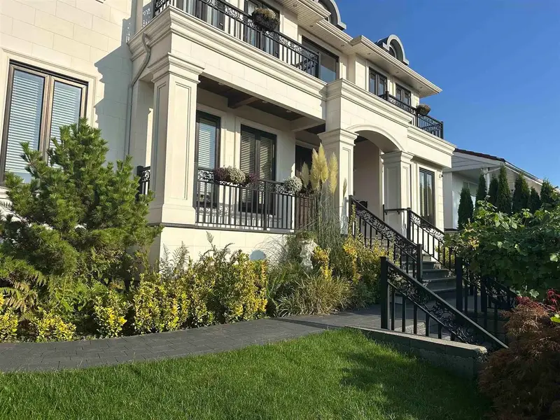 5538 MEADEDALE DRIVE - photo 2 of 11