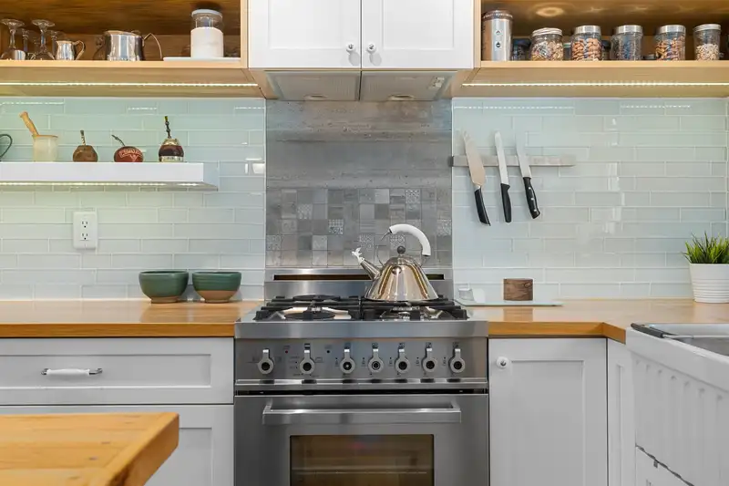 107 4272 ALBERT STREET - photo 3 of 26