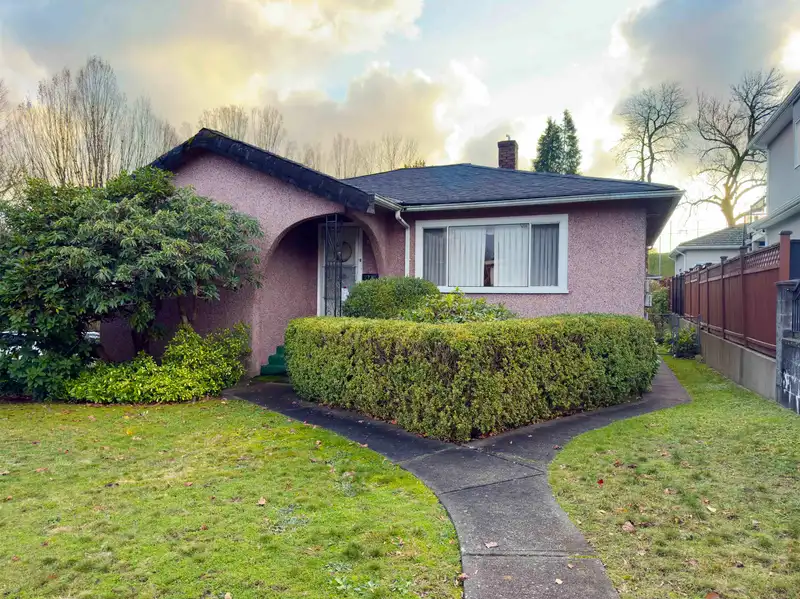 2770 EUCLID AVENUE - photo 1 of 40