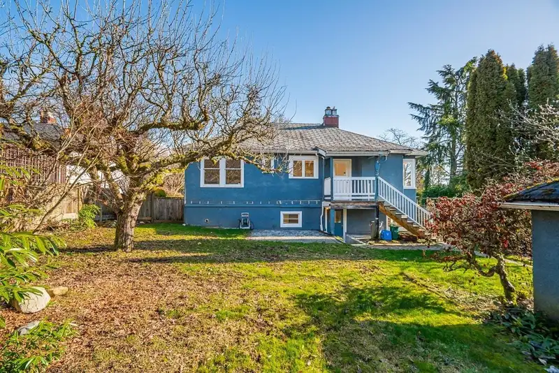 863 17TH STREET - photo 2 of 19