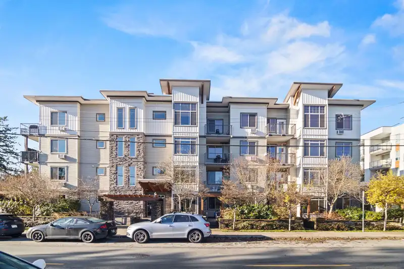 301 11887 BURNETT STREET - photo 1 of 36