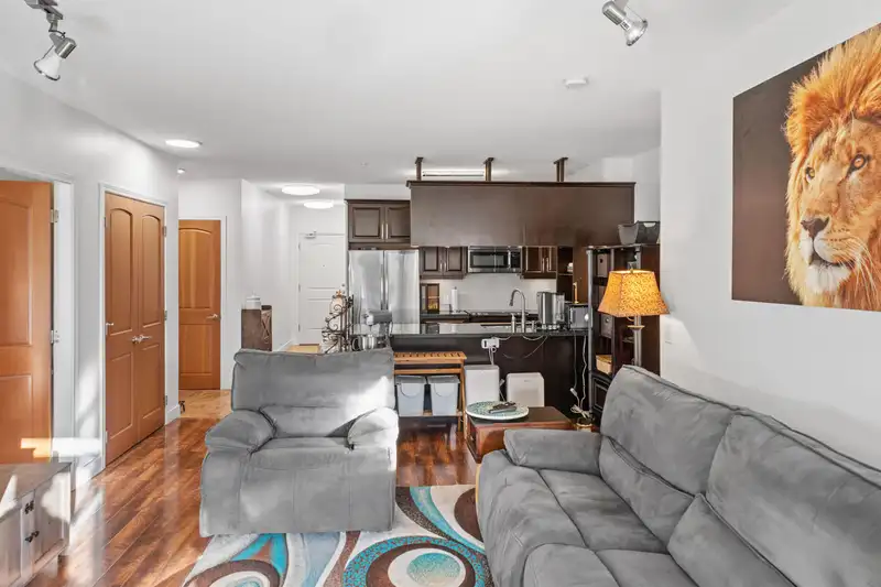 301 11887 BURNETT STREET - photo 3 of 36