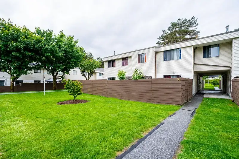 90 14135 104 AVENUE - photo 1 of 30