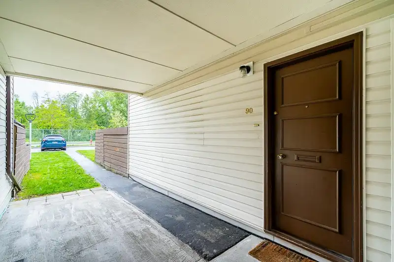 90 14135 104 AVENUE - photo 2 of 30