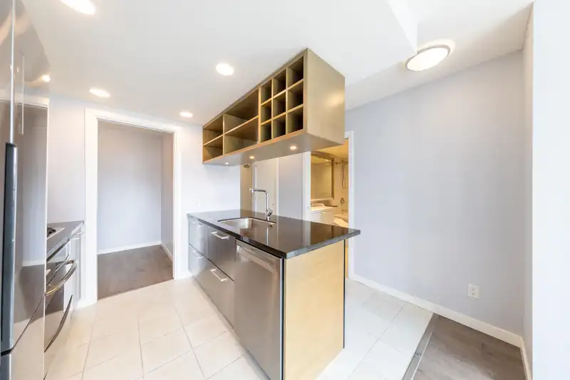 907 833 SEYMOUR STREET - photo 3 of 26