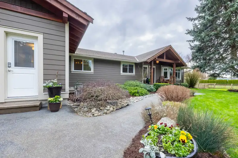 23540 47 AVENUE - photo 3 of 40