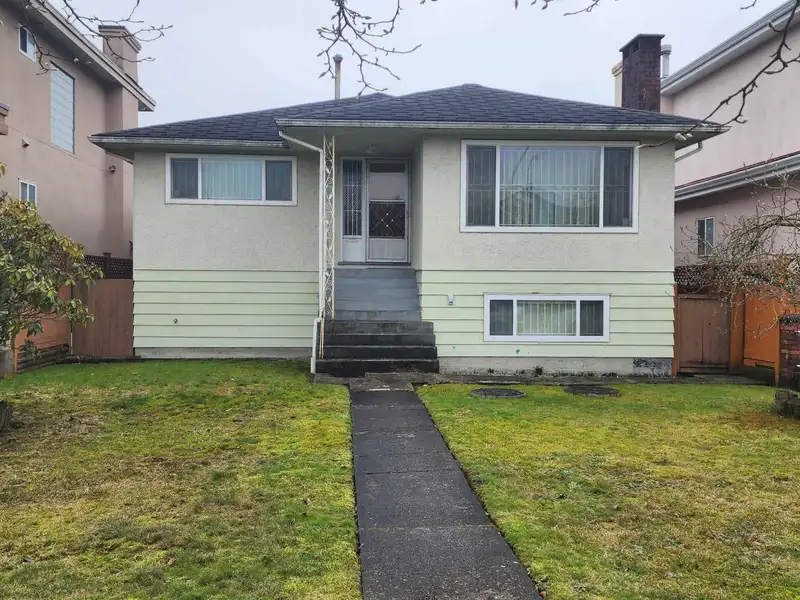2242 E 39TH AVENUE - photo 1 of 1