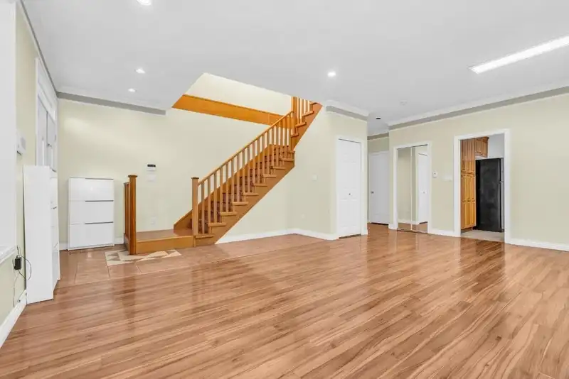 7158 STRIDE AVENUE - photo 2 of 17
